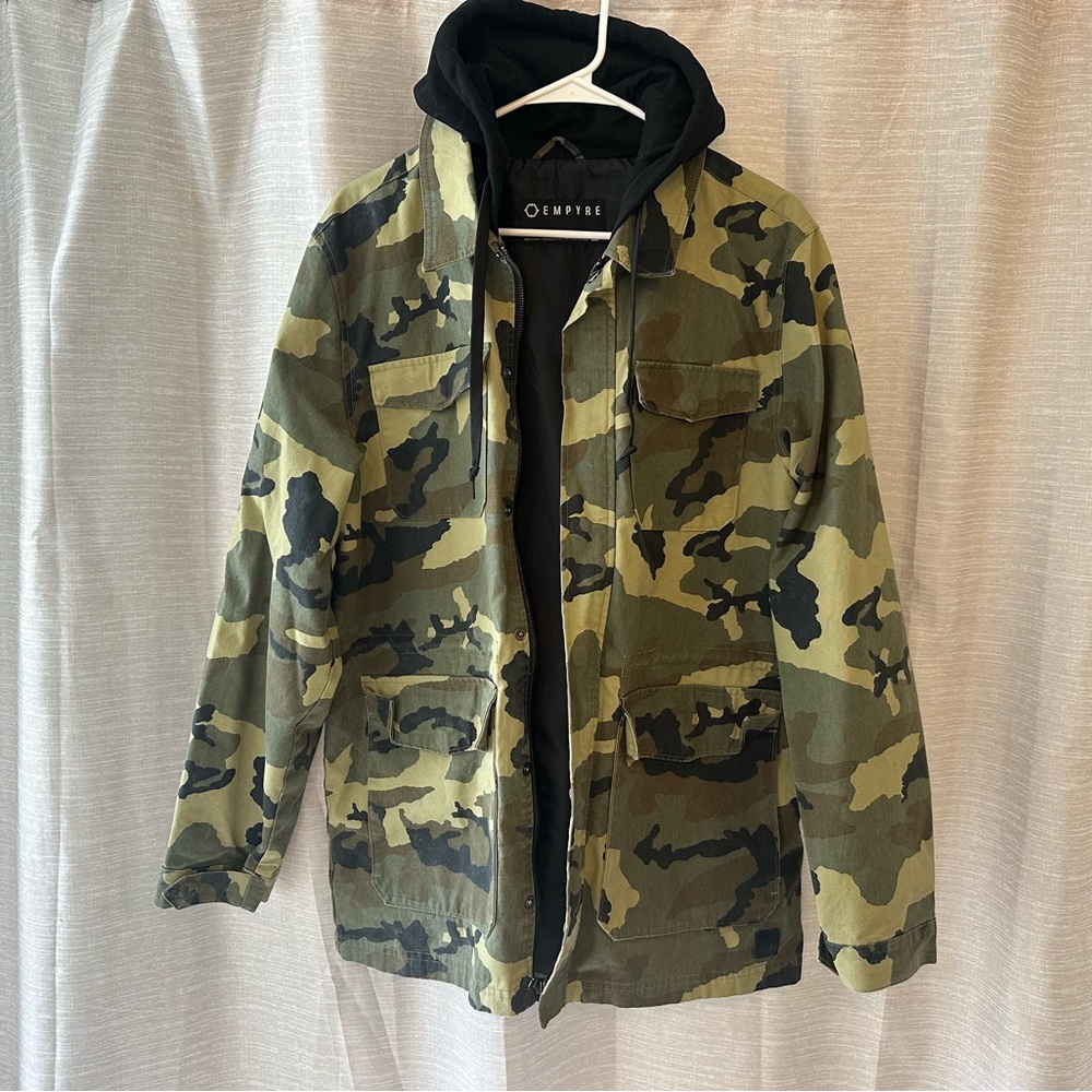 Empyre Camouflage Hooded Jacket Size Medium.